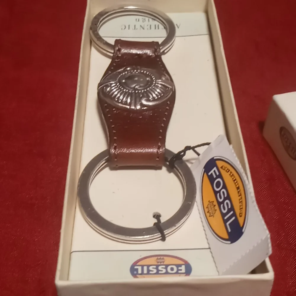 Fossil genuine leather snap key chain.